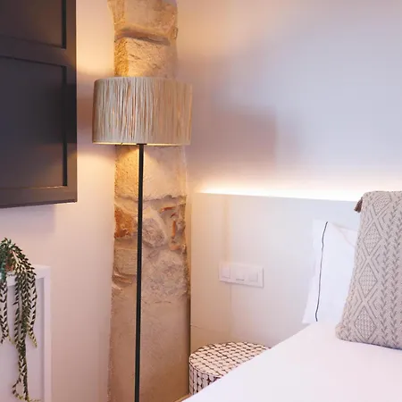 Bravissimo Calderers La Daina, Next To The Onyar River *