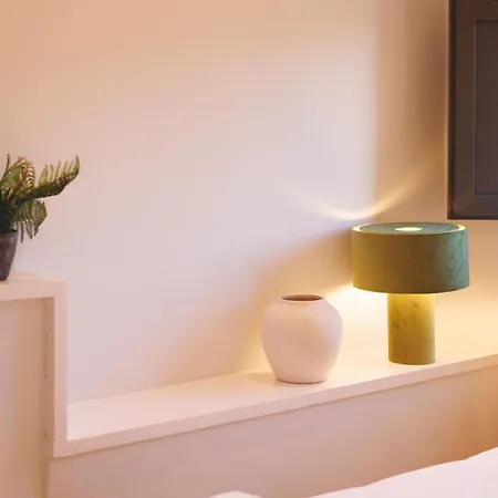 Bravissimo Calderers La Daina, Next To The Onyar River