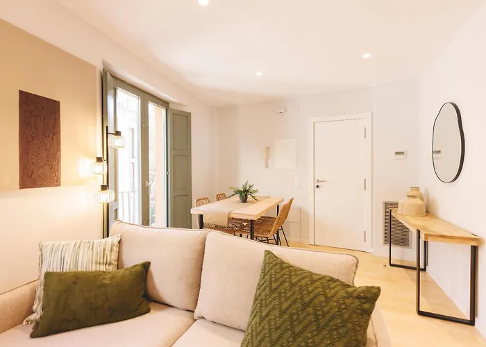 Bravissimo Calderers La Daina, Next To The Onyar River * Χιρόνα