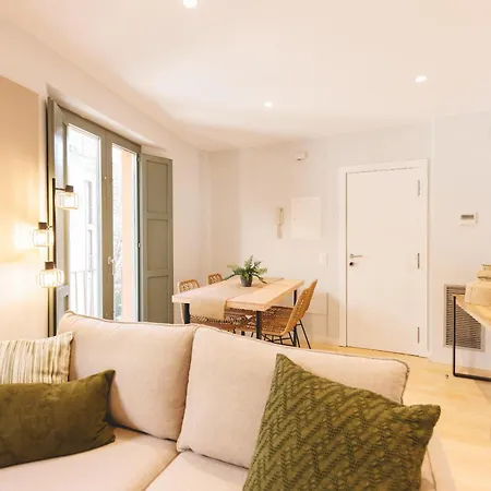 Bravissimo Calderers La Daina, Next To The Onyar River * Жирона