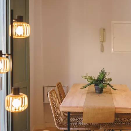 Bravissimo Calderers La Daina, Next To The Onyar River * Жирона