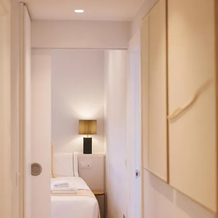 Bravissimo Calderers La Daina, Next To The Onyar River * Жирона