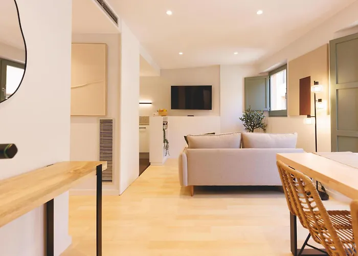 Bravissimo Calderers La Daina, Next To The Onyar River Girona